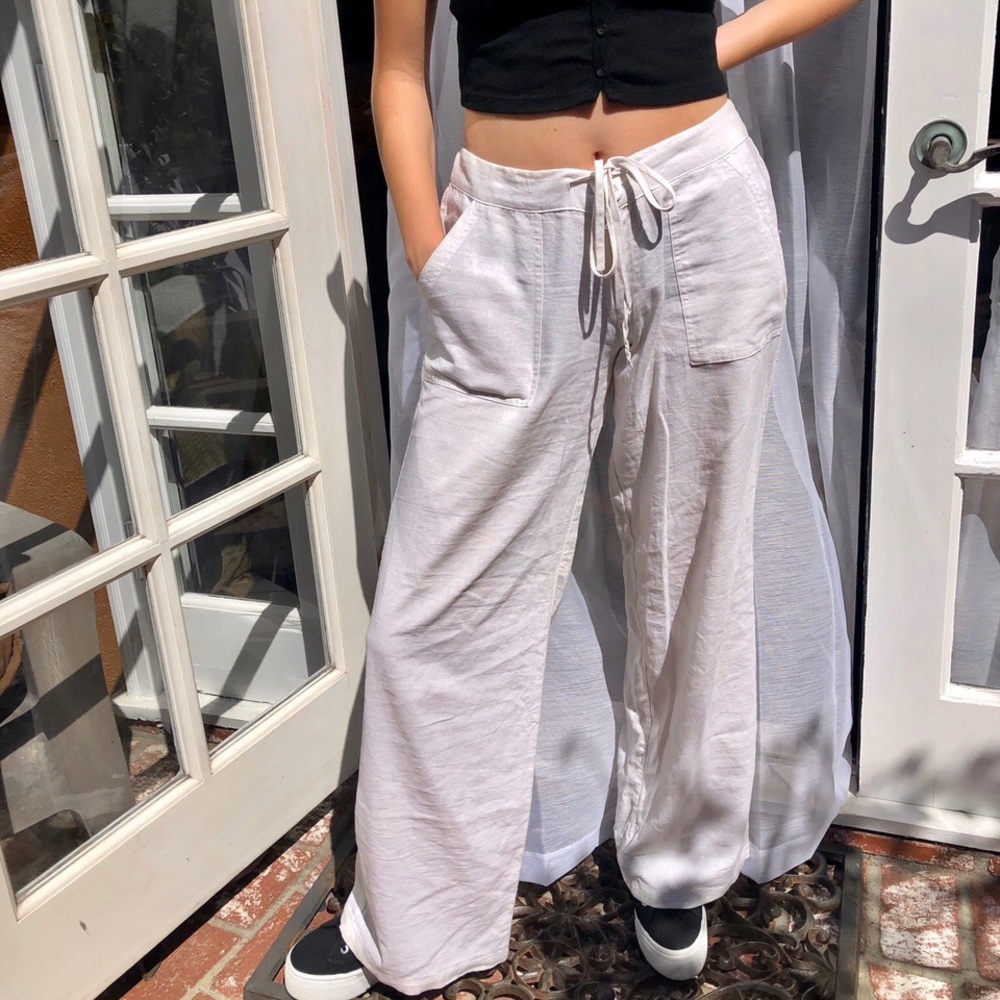 Trendy white linen pants